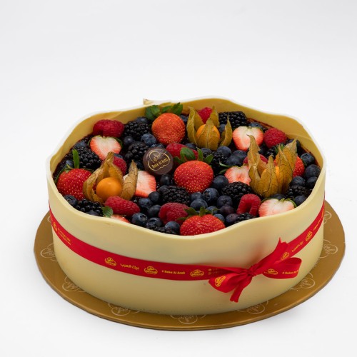 Vanilla With Mix Berries Cake